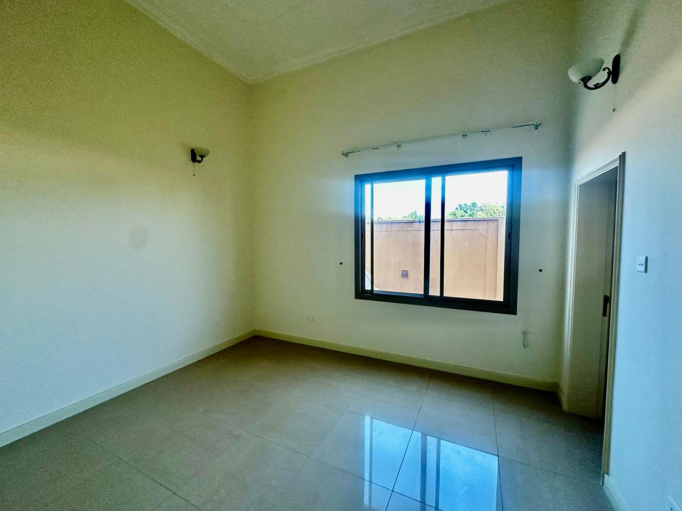 صورة فيلا للإيجار في الجنبية #1465 7