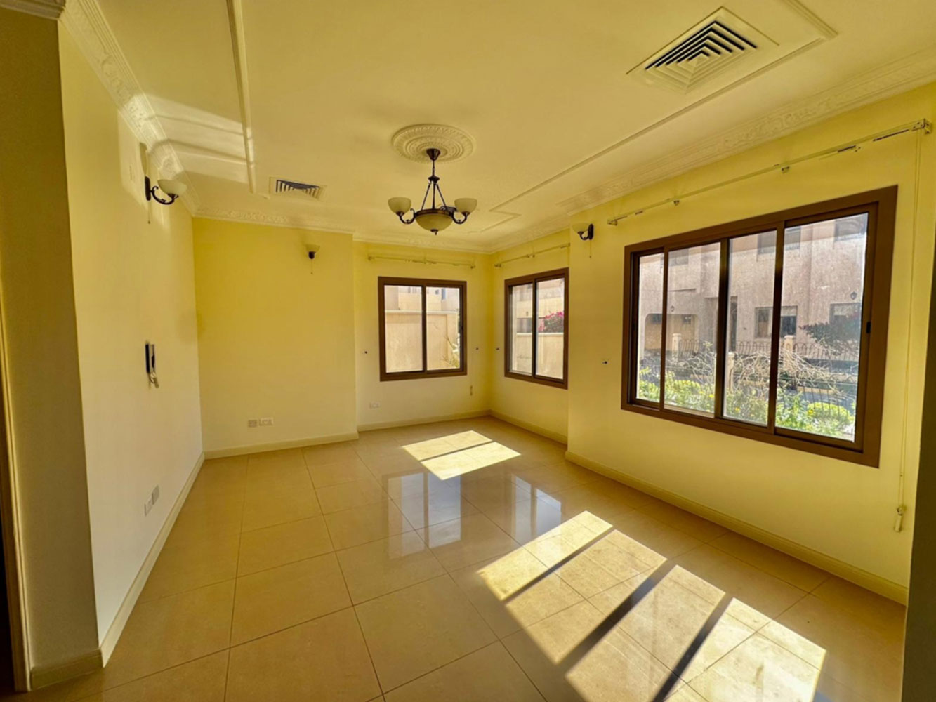 صورة فيلا للإيجار في الجنبية #1465 9