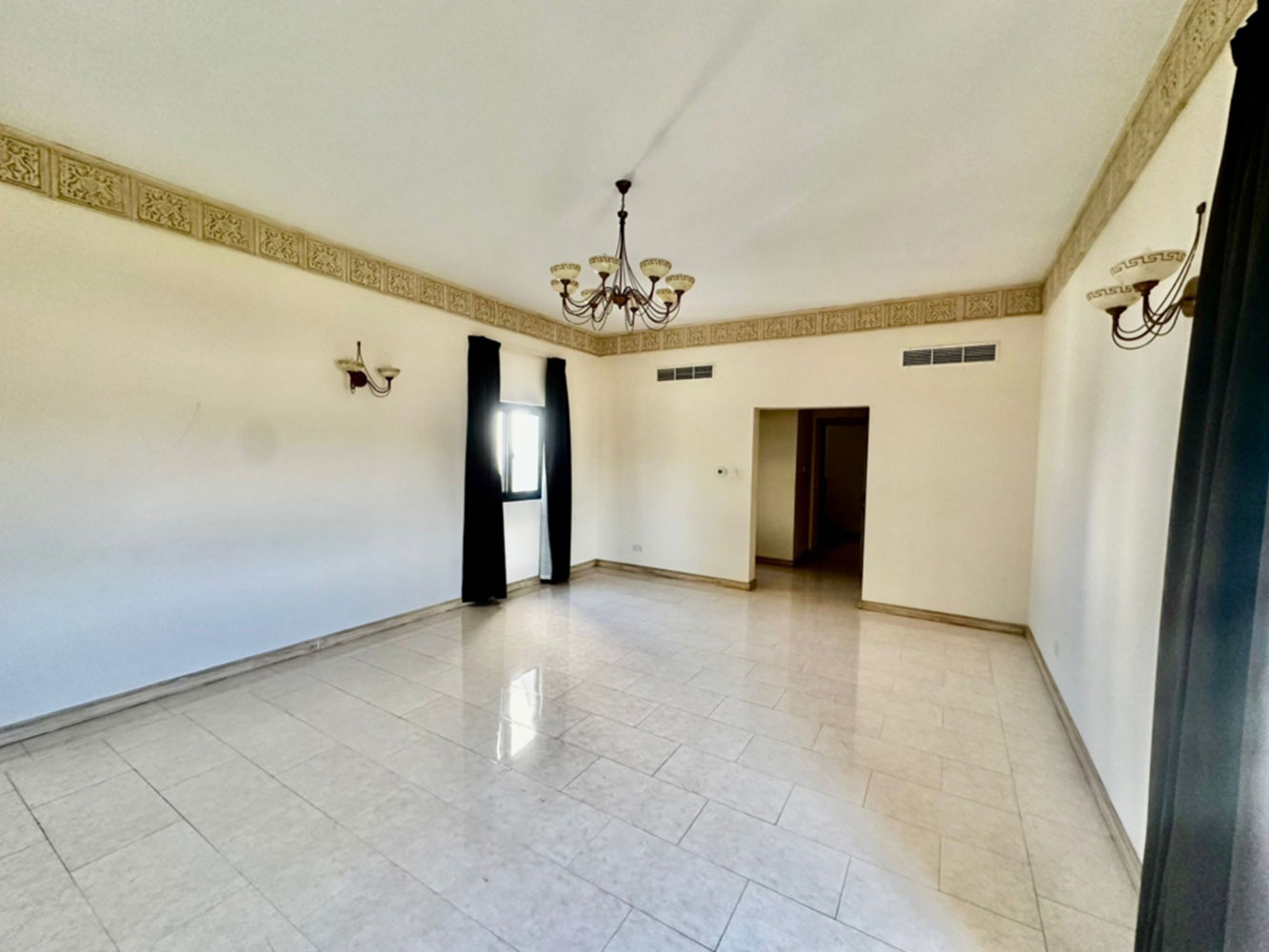صورة فيلا للإيجار في الجنبية #1466 4