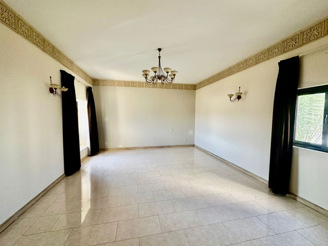 صورة فيلا للإيجار في الجنبية #1466 6