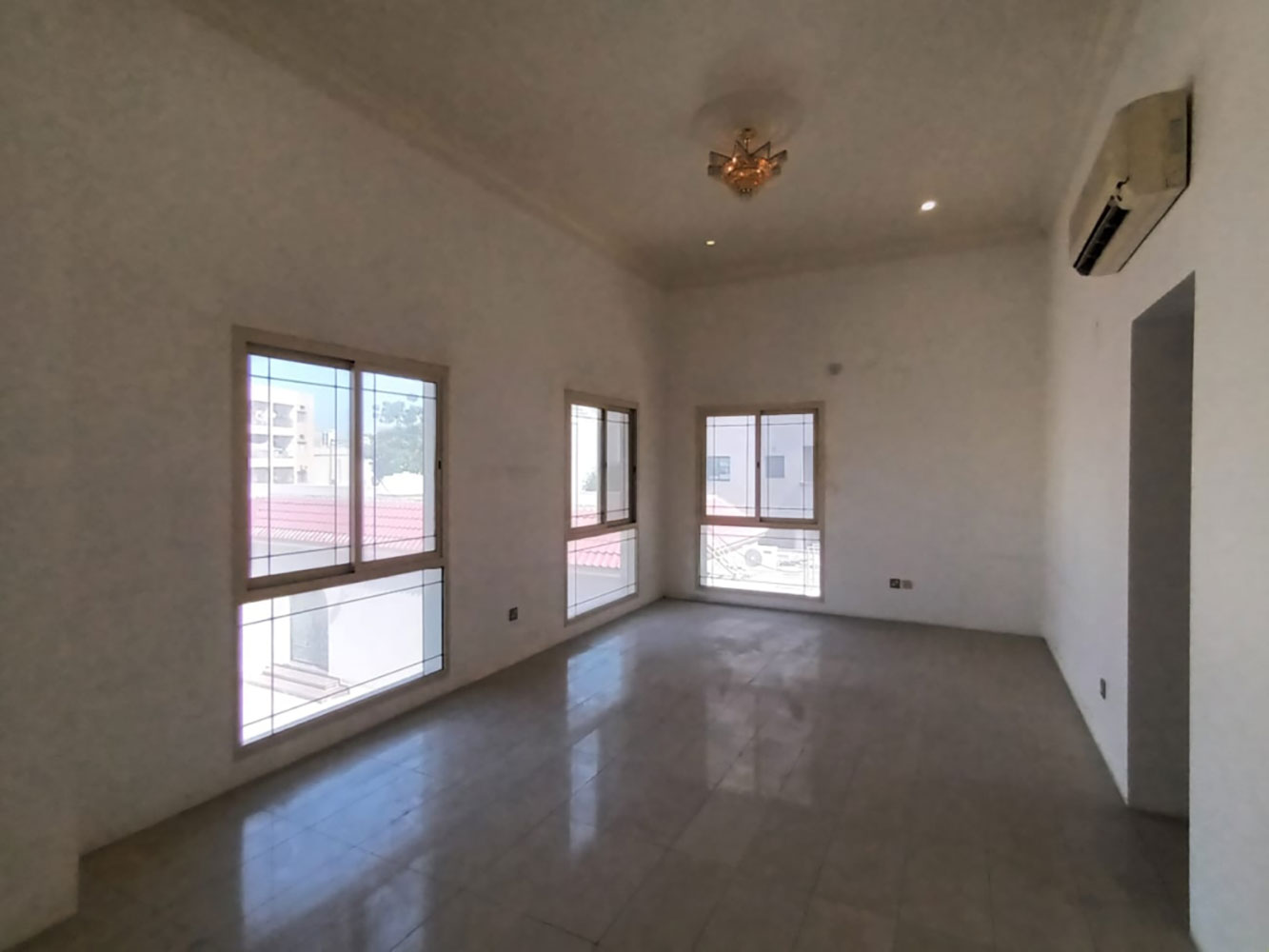 صورة فيلا للإيجار في ام الحصم #1482 3