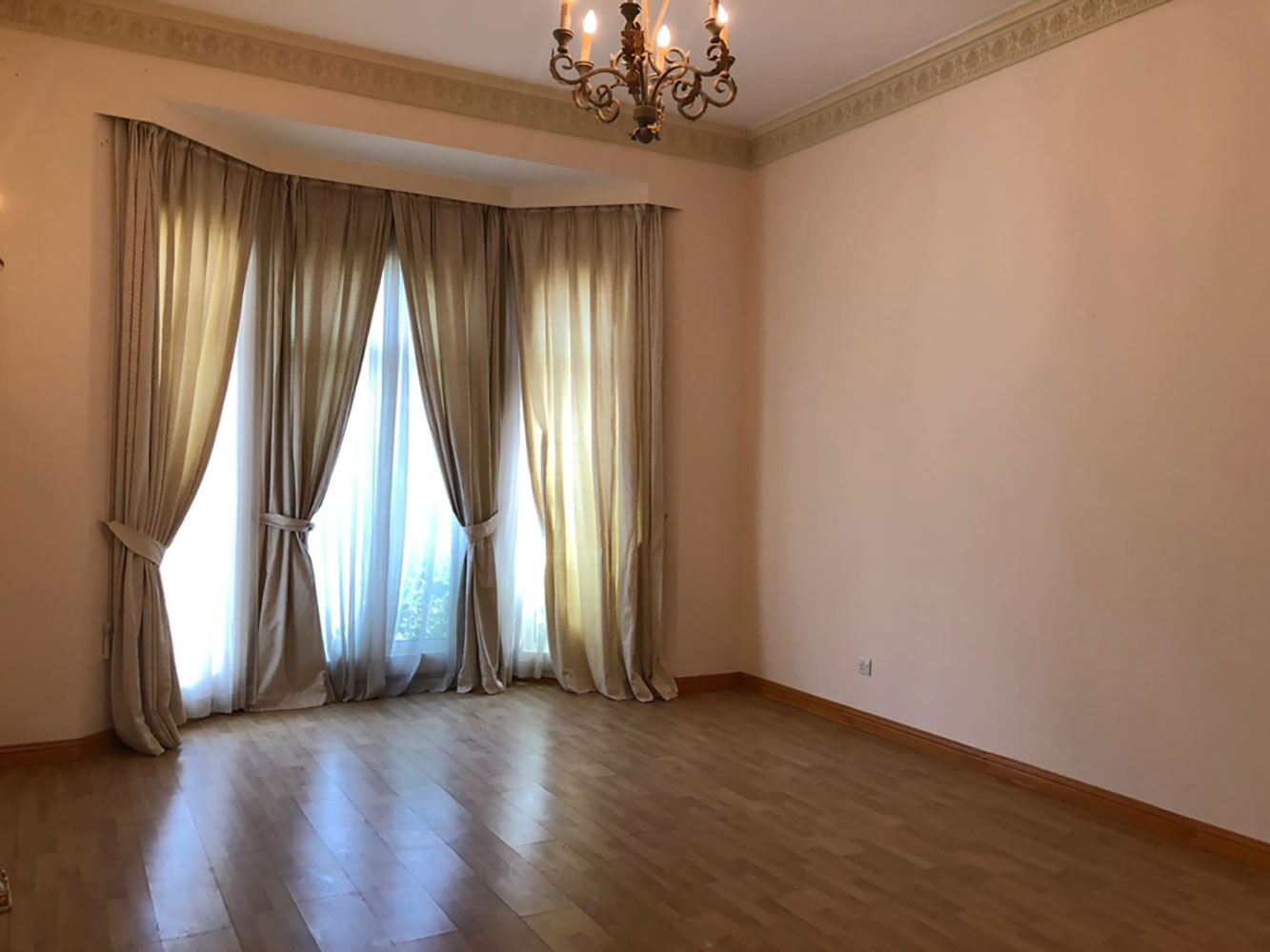 صورة فيلا للإيجار في سار #1488 4