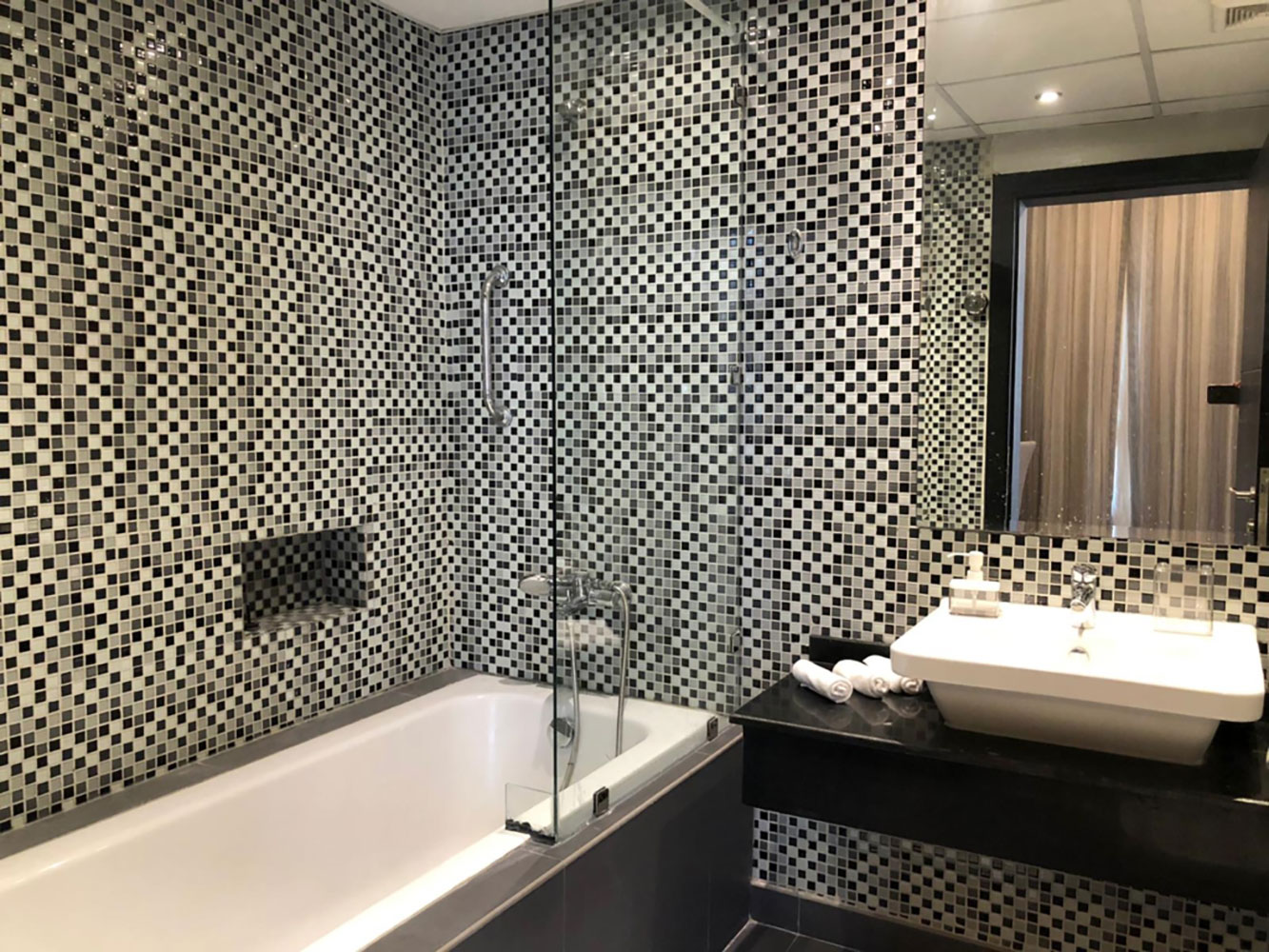 صورة شقة للإيجار في الجنبية #1490 4