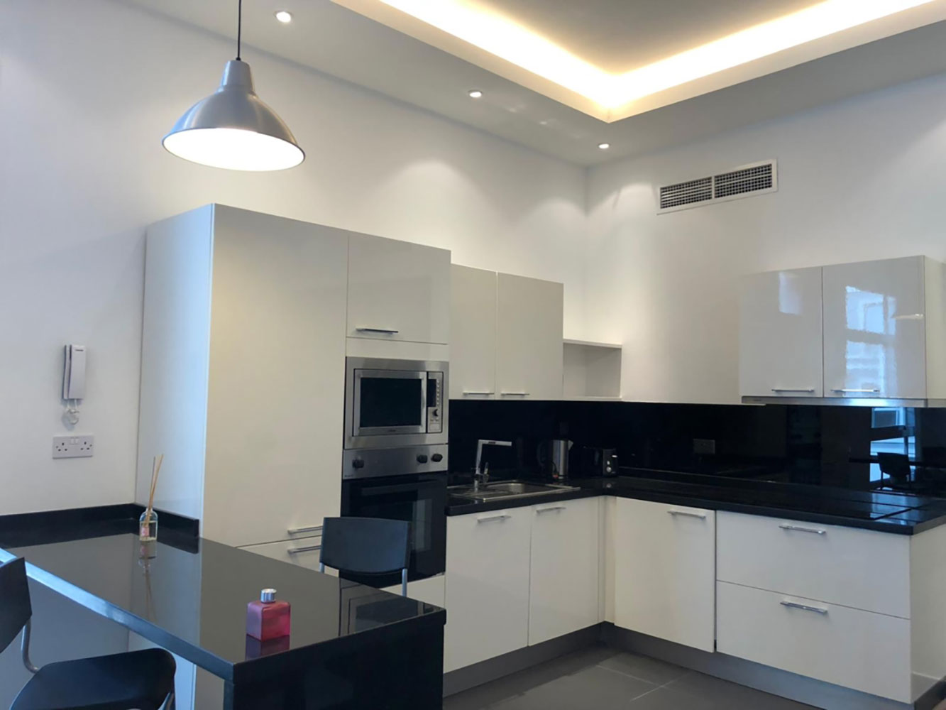 صورة شقة للإيجار في الجنبية #1490 1