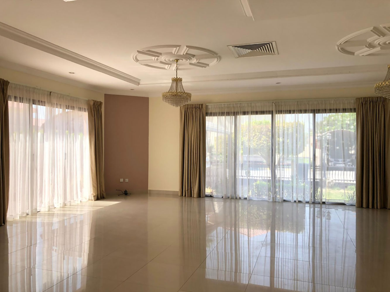 صورة فيلا للإيجار في الجنبية #1491 2