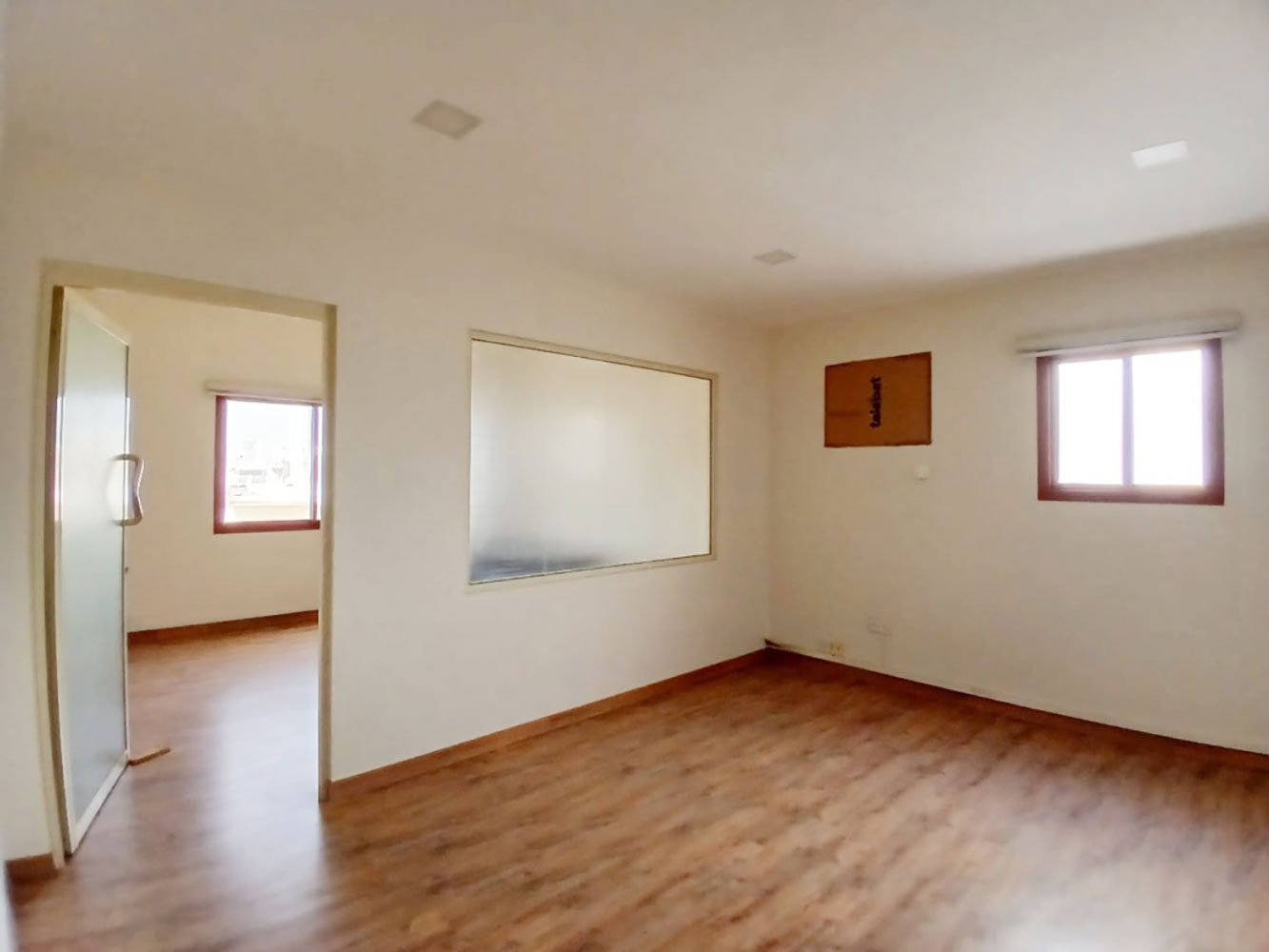 صورة مكتب للإيجار في ضاحية السيف #1582 4