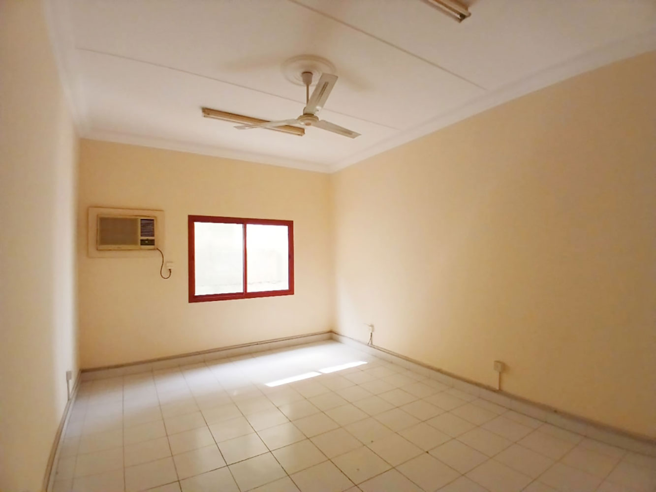 صورة مكتب للإيجار في ضاحية السيف #1582 1