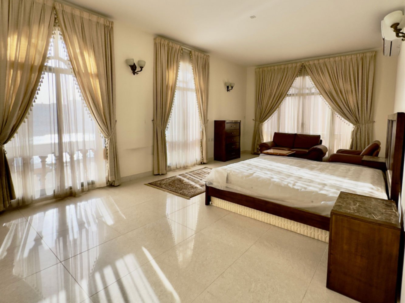 صورة فيلا للإيجار في توبلي #1840 0