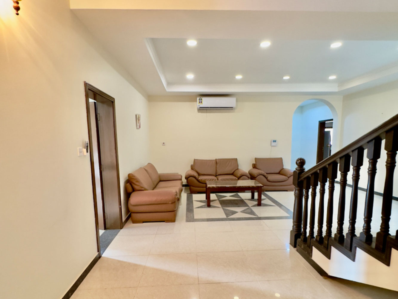 صورة فيلا للإيجار في توبلي #1840 5