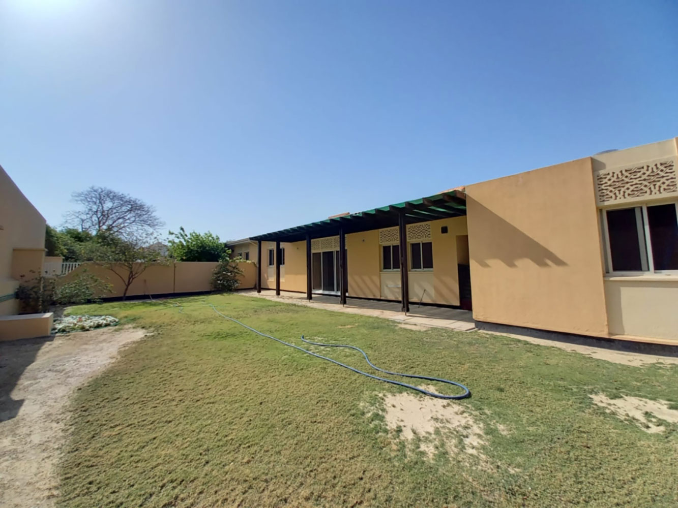 صورة فيلا للإيجار في سار #1846 8