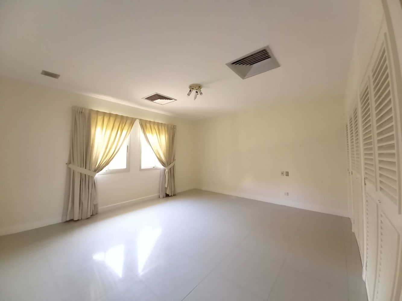 صورة فيلا للإيجار في سار #1846 12