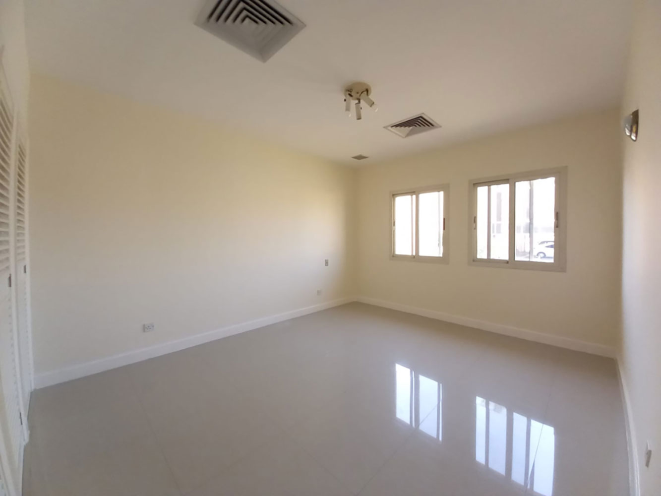 صورة فيلا للإيجار في سار #1846 9