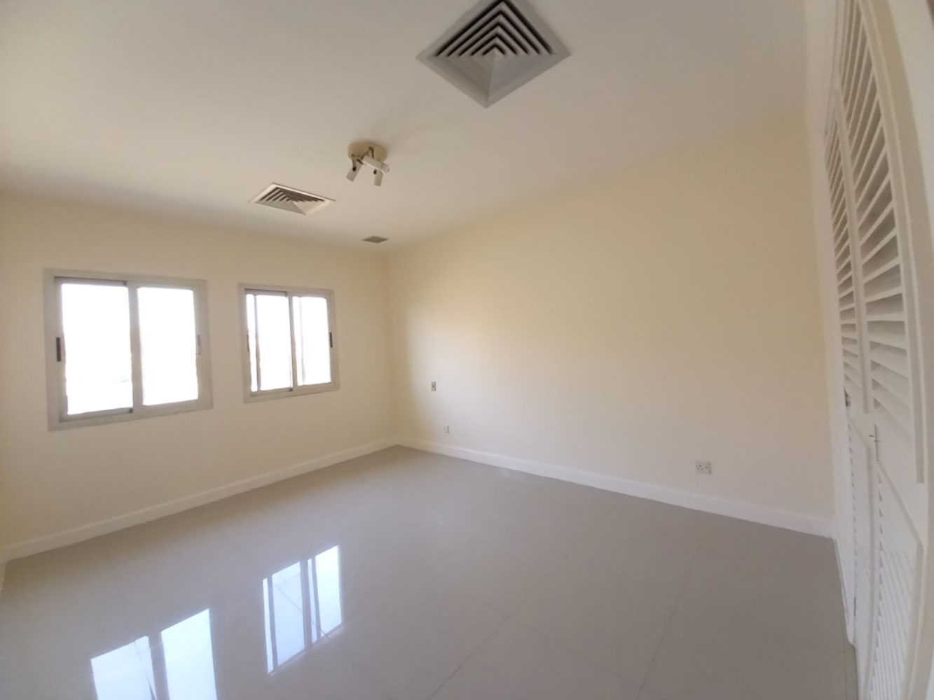 صورة فيلا للإيجار في سار #1846 13