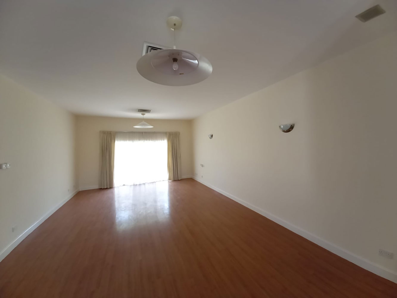 صورة فيلا للإيجار في سار #1846 6