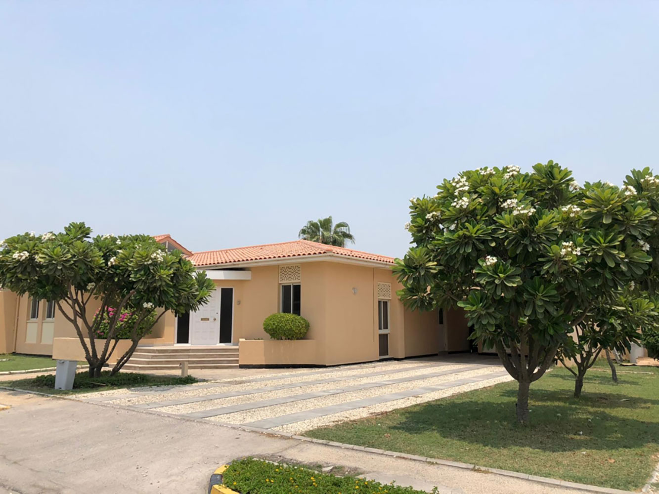 صورة فيلا للإيجار في سار #1846 2