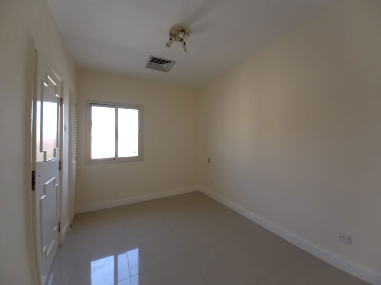 صورة فيلا للإيجار في سار #1846 7