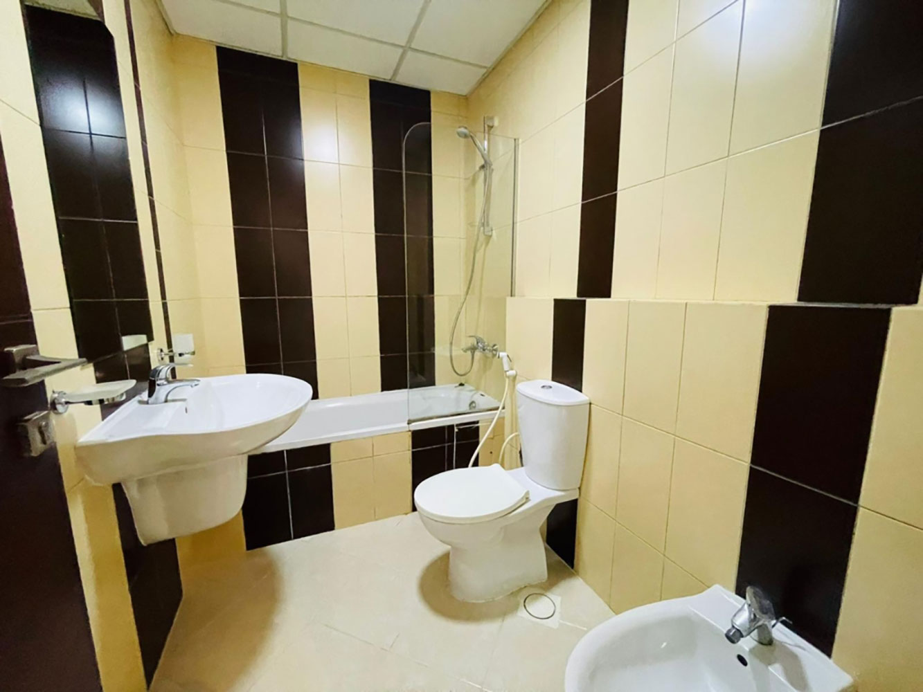 Apartment for Rent in Um Al Hasam Image #1847 2