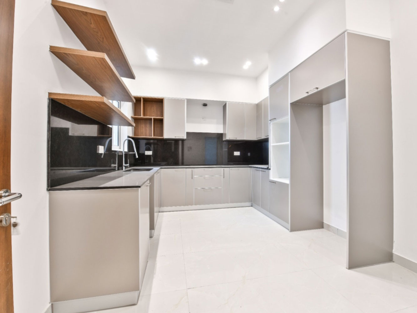 Villa for Sale in Bani Jamrah Image #2012 3