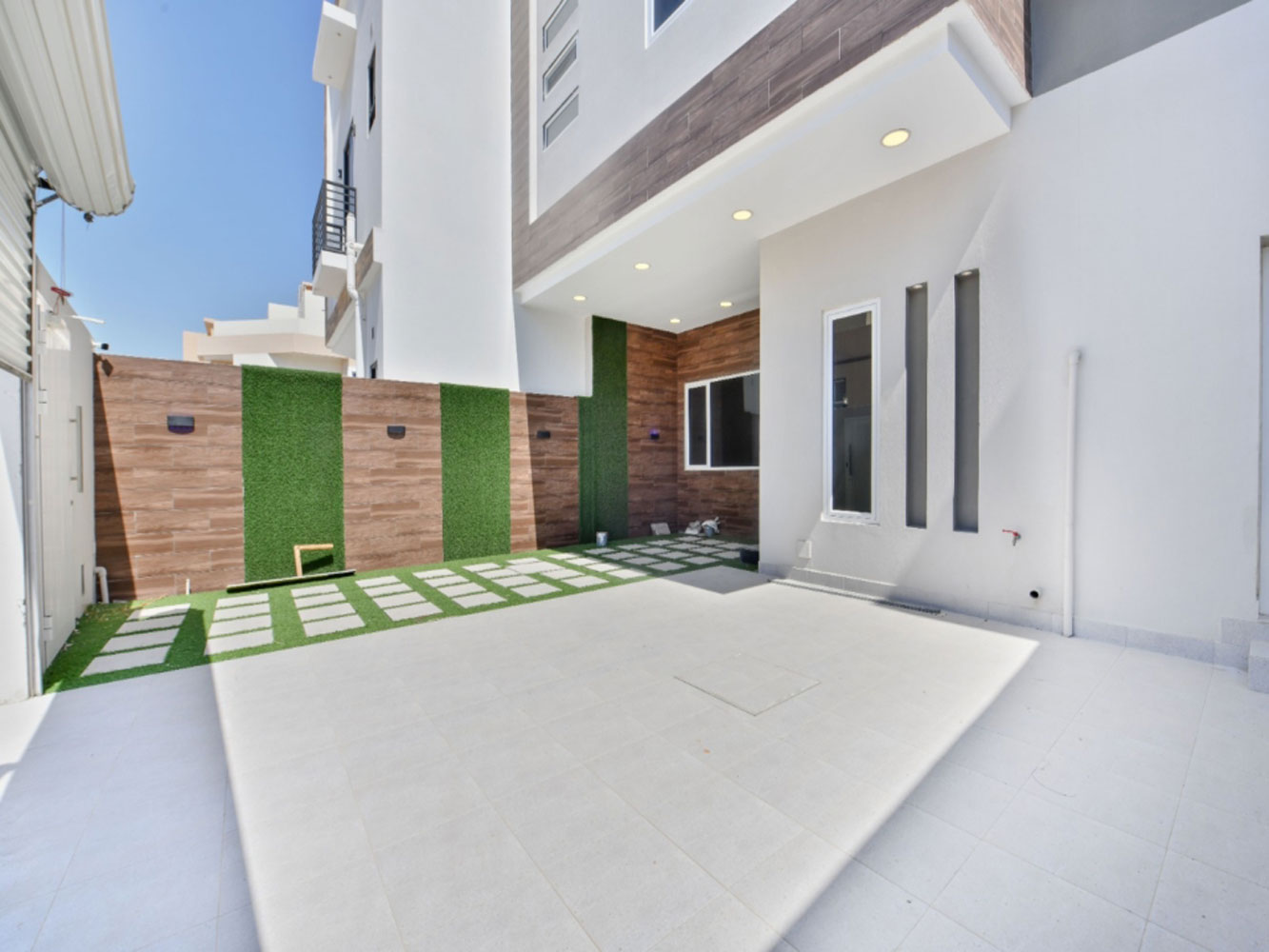 Villa for Sale in Bani Jamrah Image #2012 1