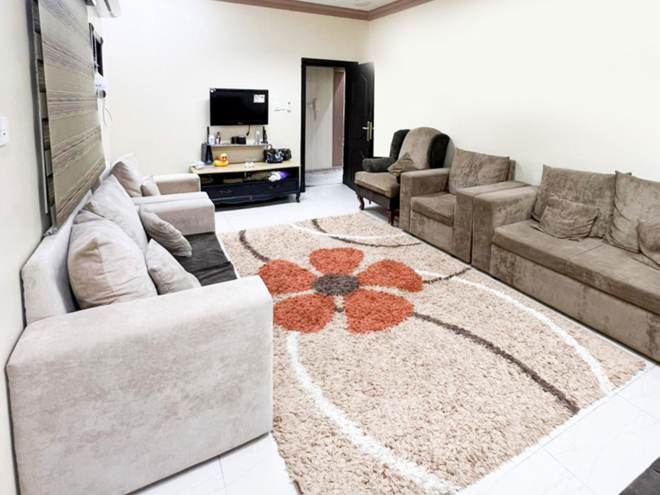 صورة فيلا للبيع في سترة #2981 1