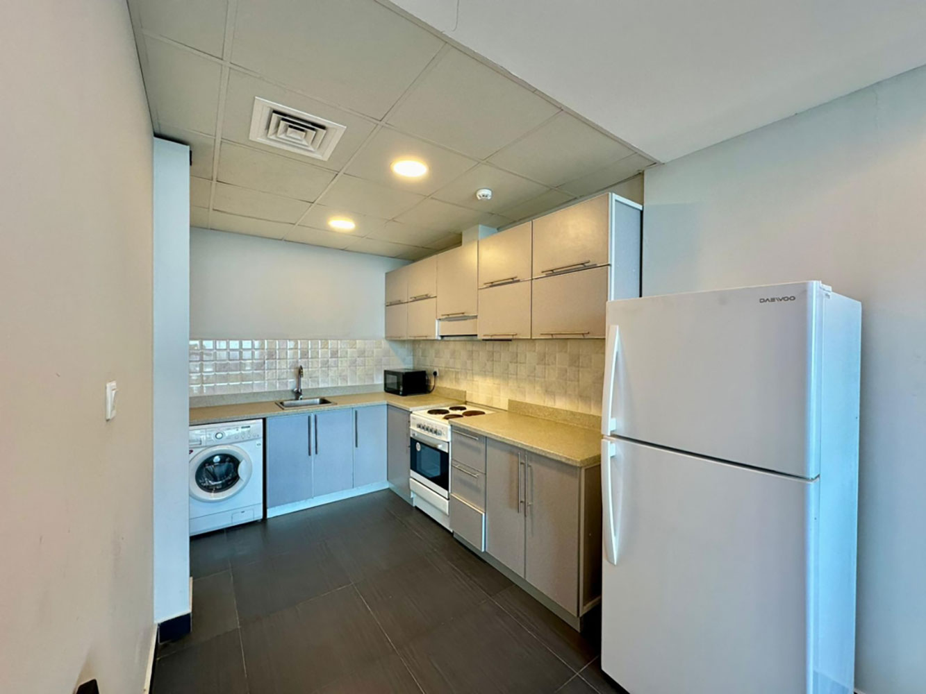 Apartment for Rent in Adliya Image #3048 4