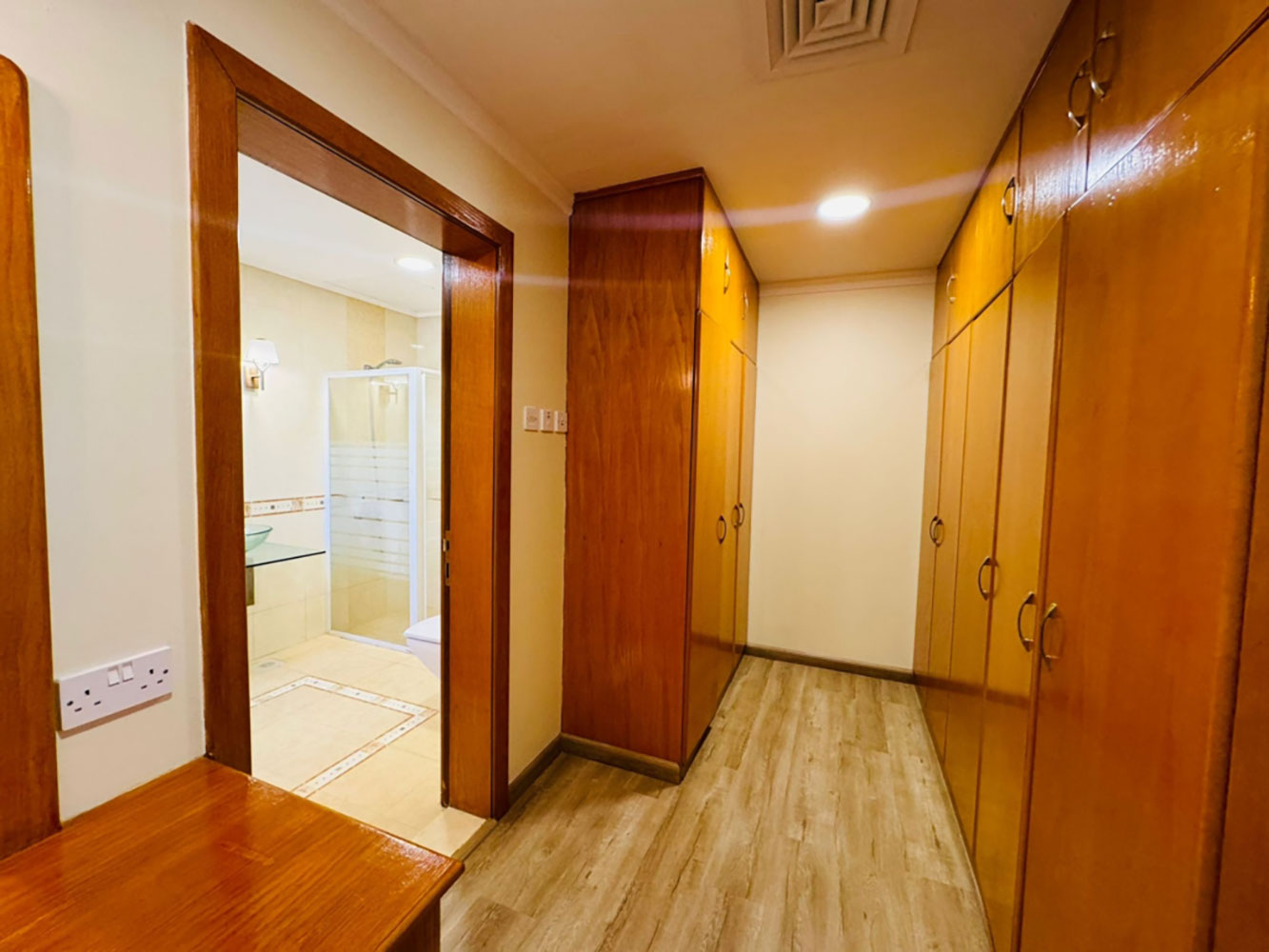 صورة فيلا للإيجار في الجنبية #3049 4