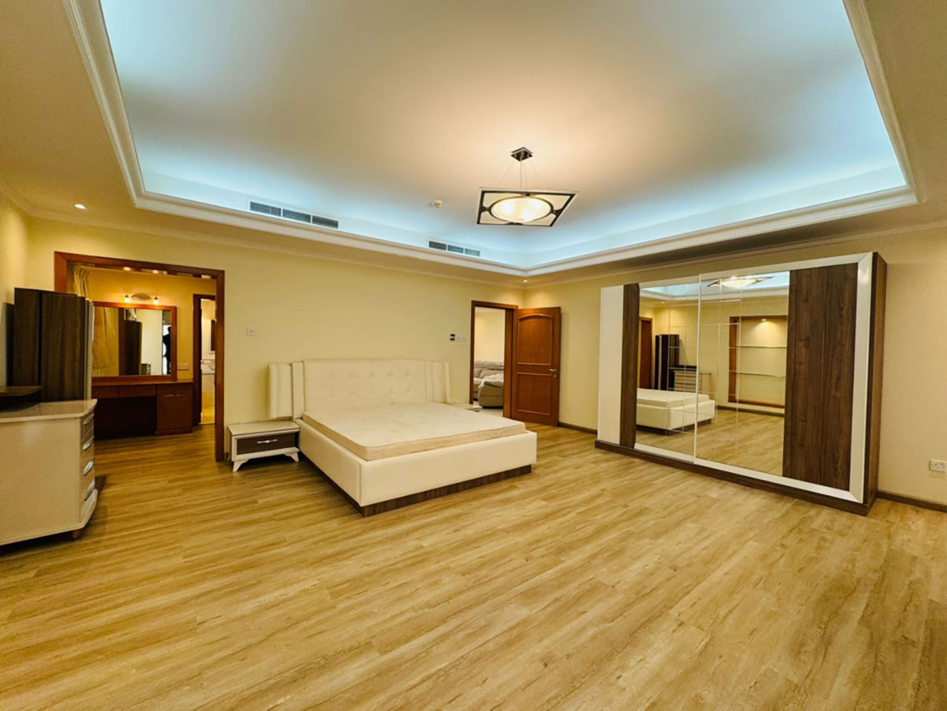 صورة فيلا للإيجار في الجنبية #3049 5