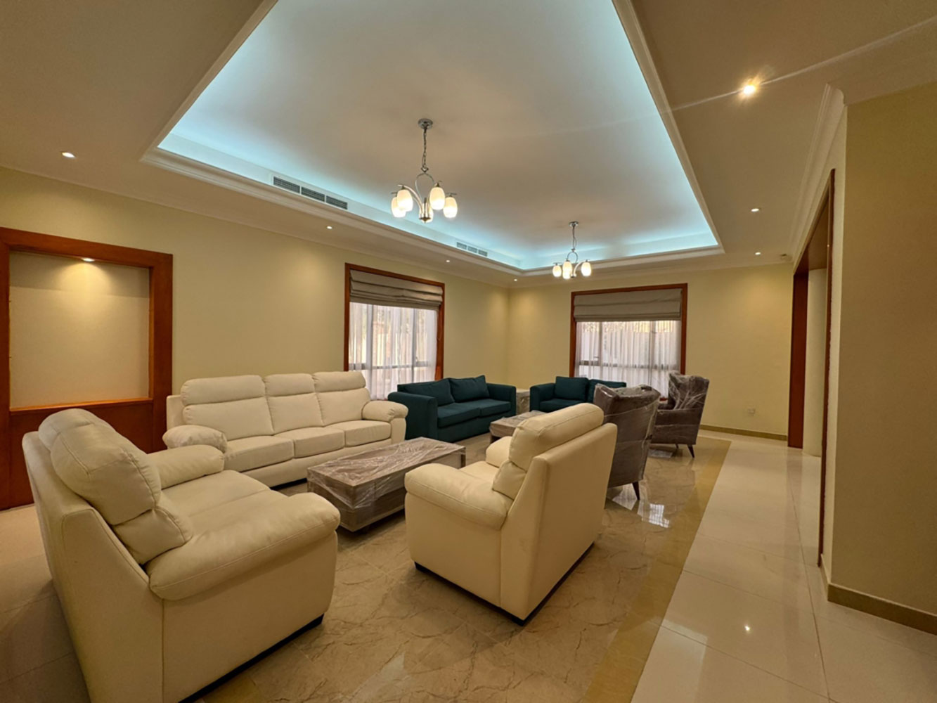 صورة فيلا للإيجار في الجنبية #3049 8