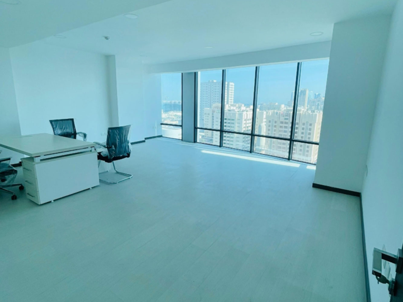 صورة مكتب للإيجار في المنطقة الدبلوماسية #4030 0 