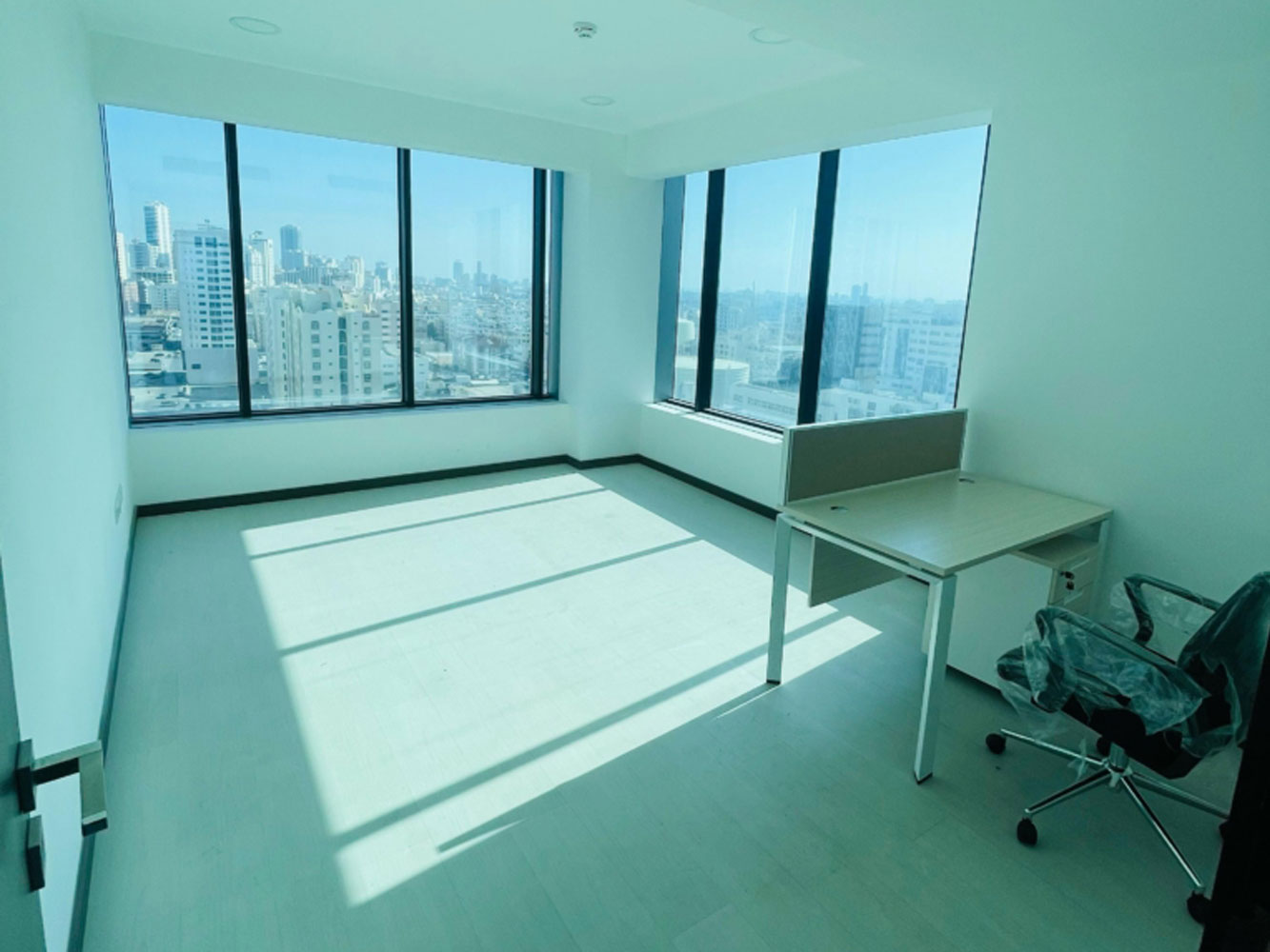 صورة مكتب للإيجار في المنطقة الدبلوماسية #4030 1