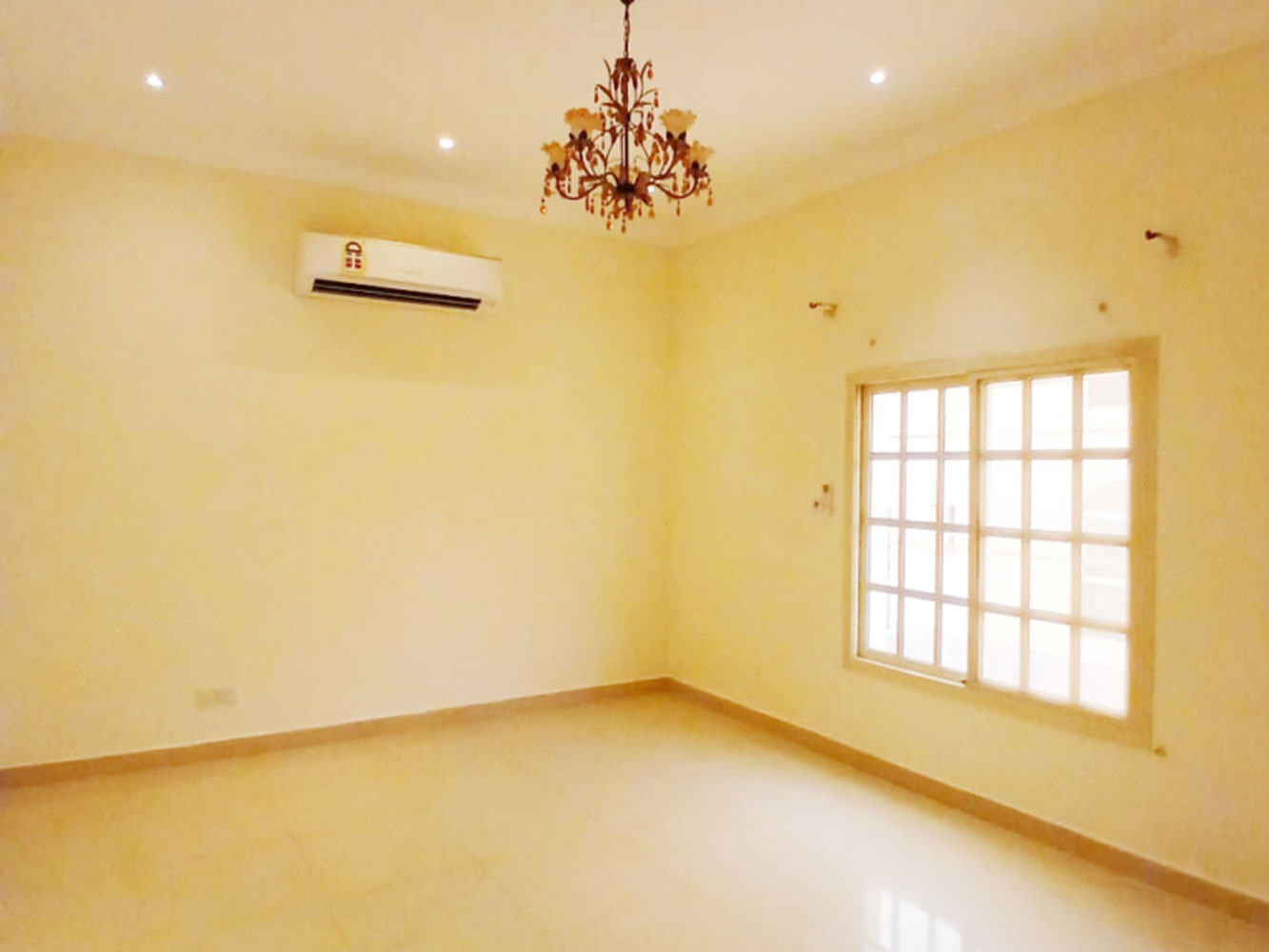 صورة فيلا للإيجار في الزنج #4033 3