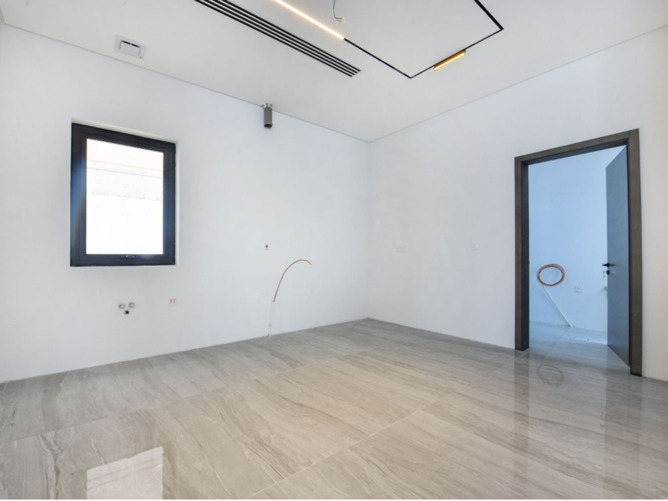 صورة فيلا للبيع في سار #4469 1