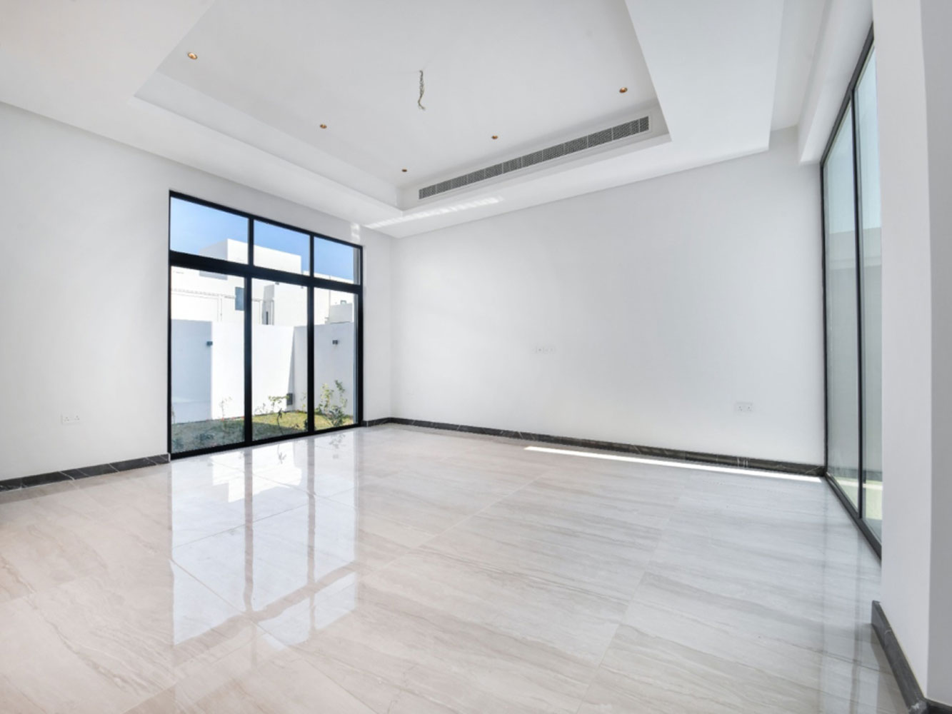 صورة فيلا للبيع في سار #4469 4