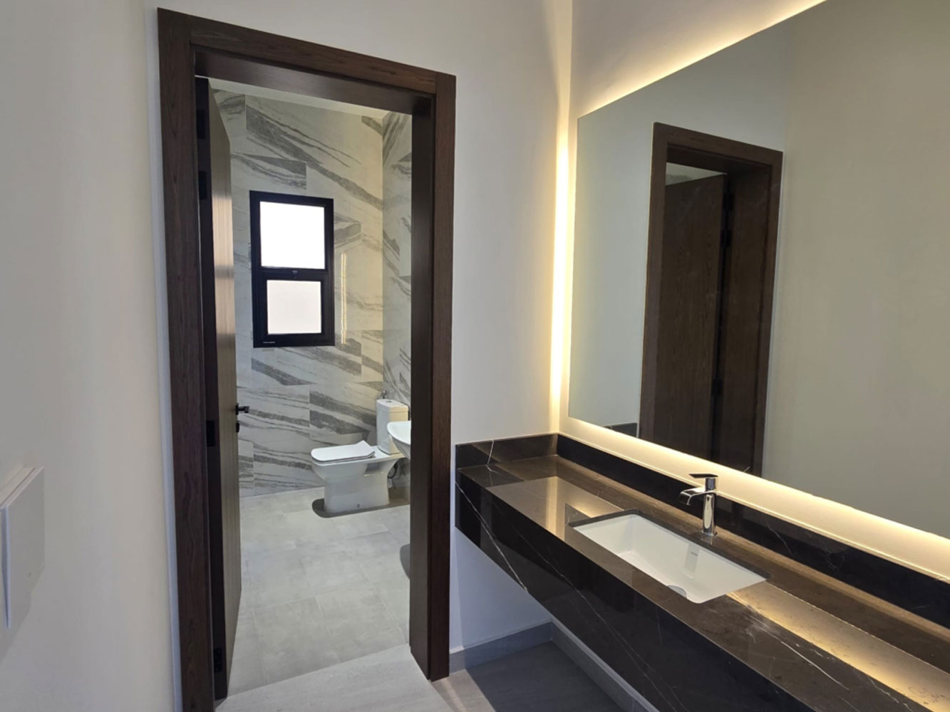 صورة فيلا للبيع في سار #4600 2