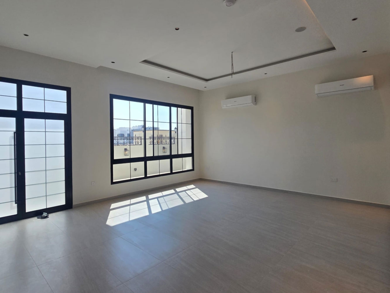 صورة فيلا للبيع في سار #4600 1