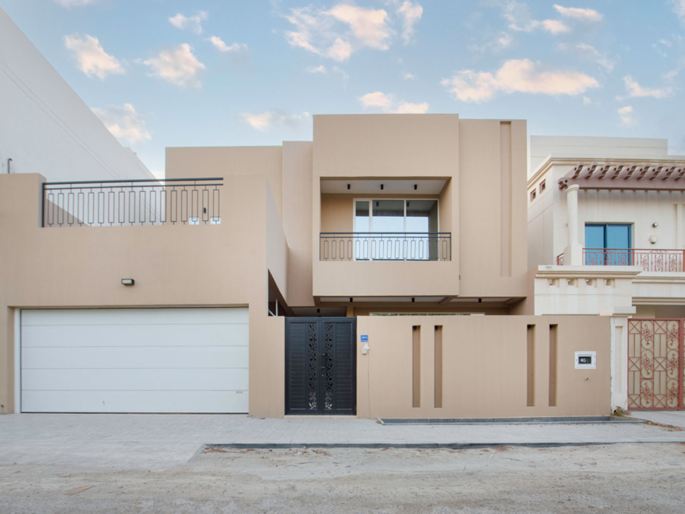 صورة فيلا للبيع في سار #5004 0