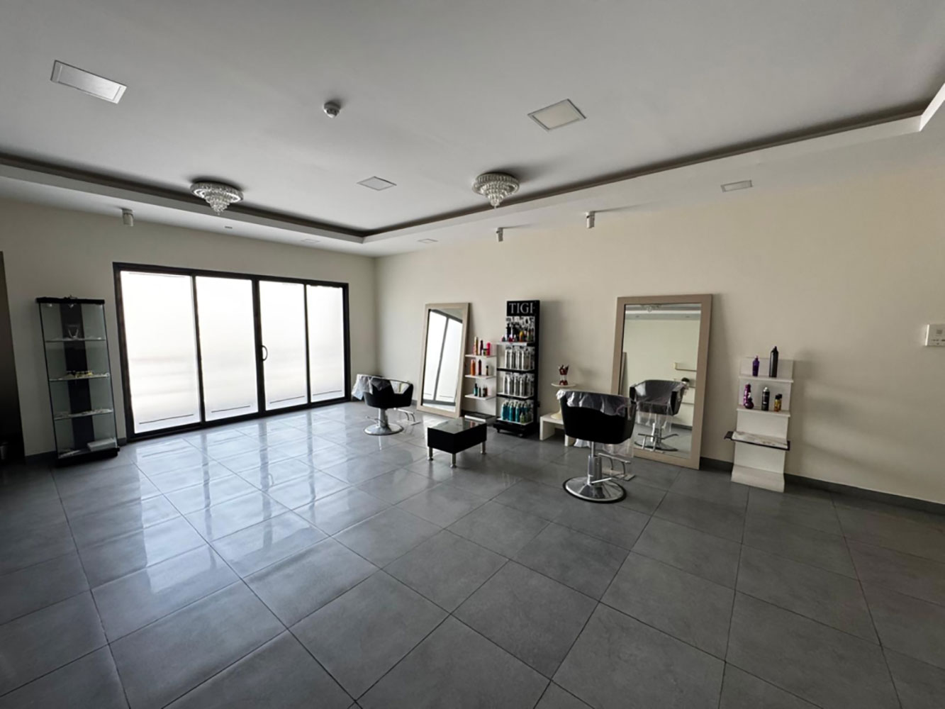 صورة مكتب للإيجار في بو عشيرة #5087 1