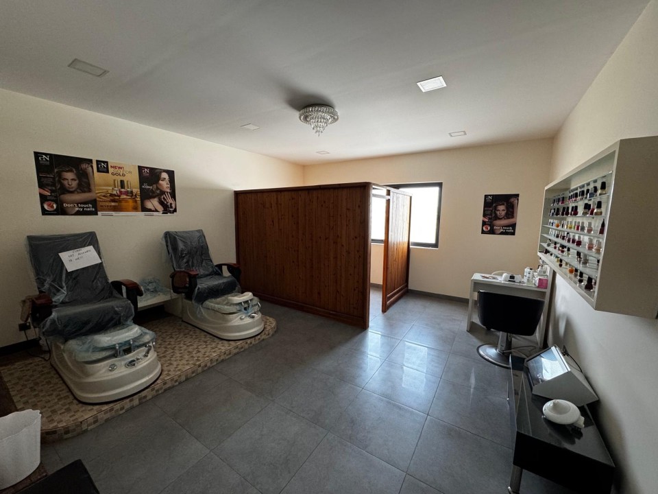 صورة مكتب للإيجار في بو عشيرة #5087 4