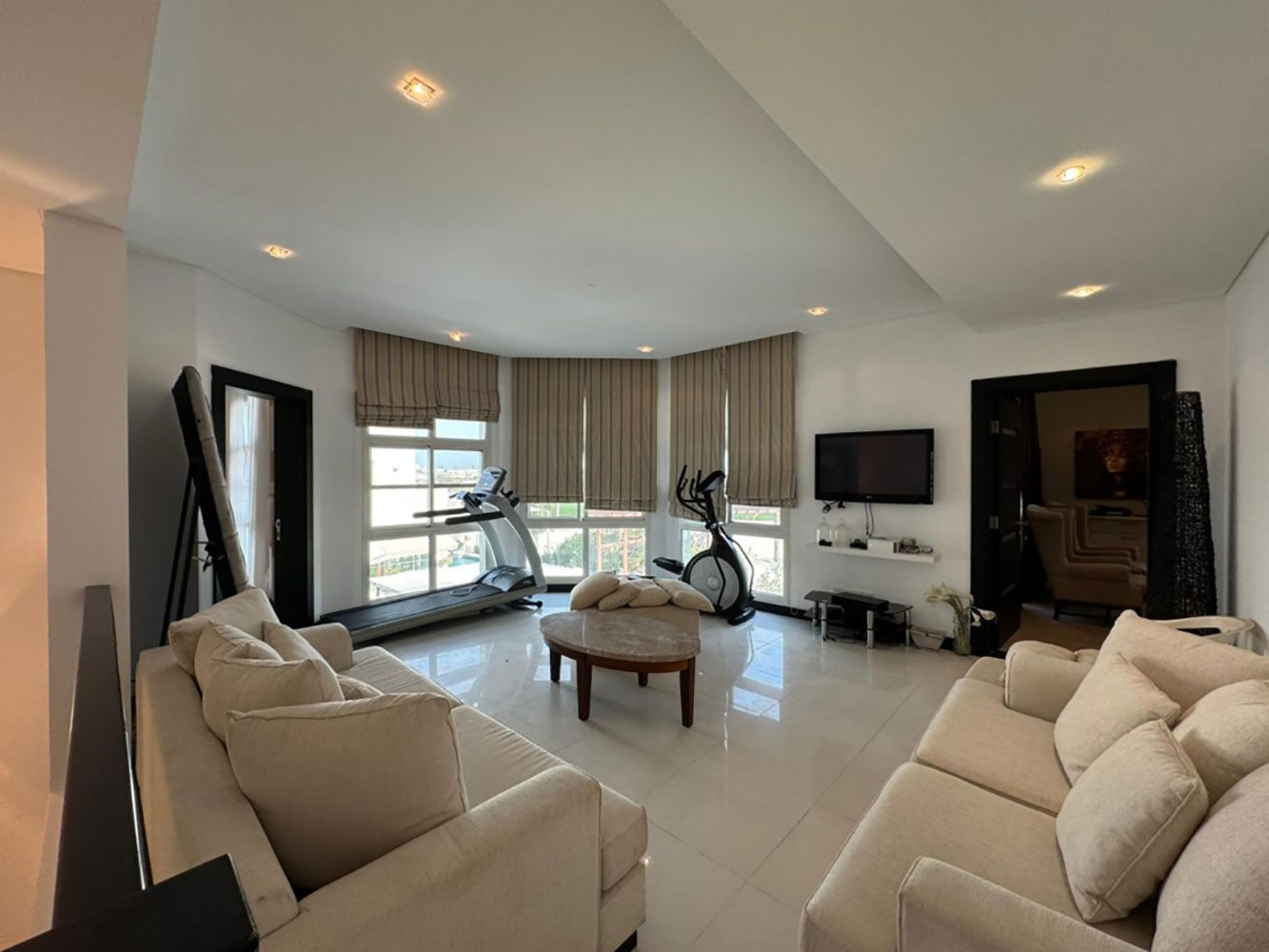 صورة فيلا للإيجار في الرفاع فيوز #5112 1