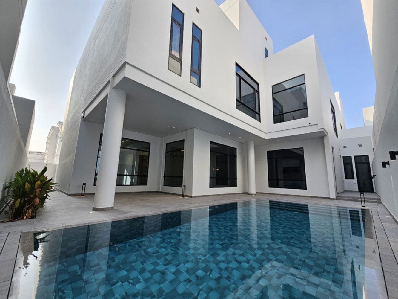 صورة فيلا للبيع في سار #5128 0