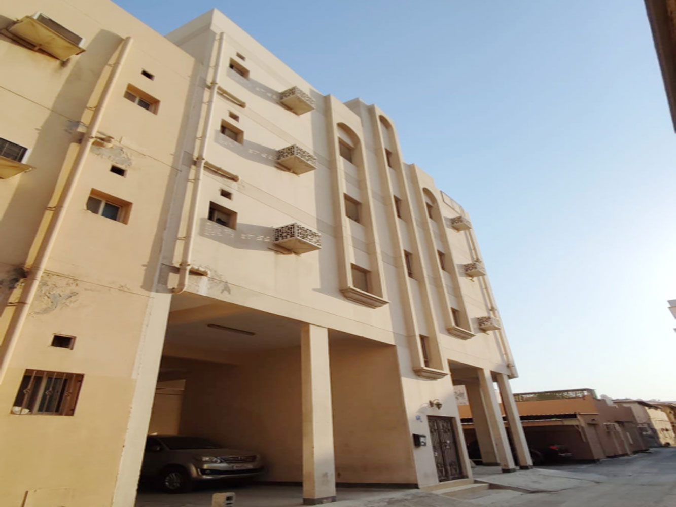 صورة مبنى للبيع في الرفاع #5682 1