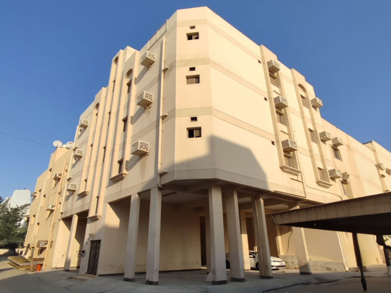 صورة مبنى للبيع في الرفاع #5682 0