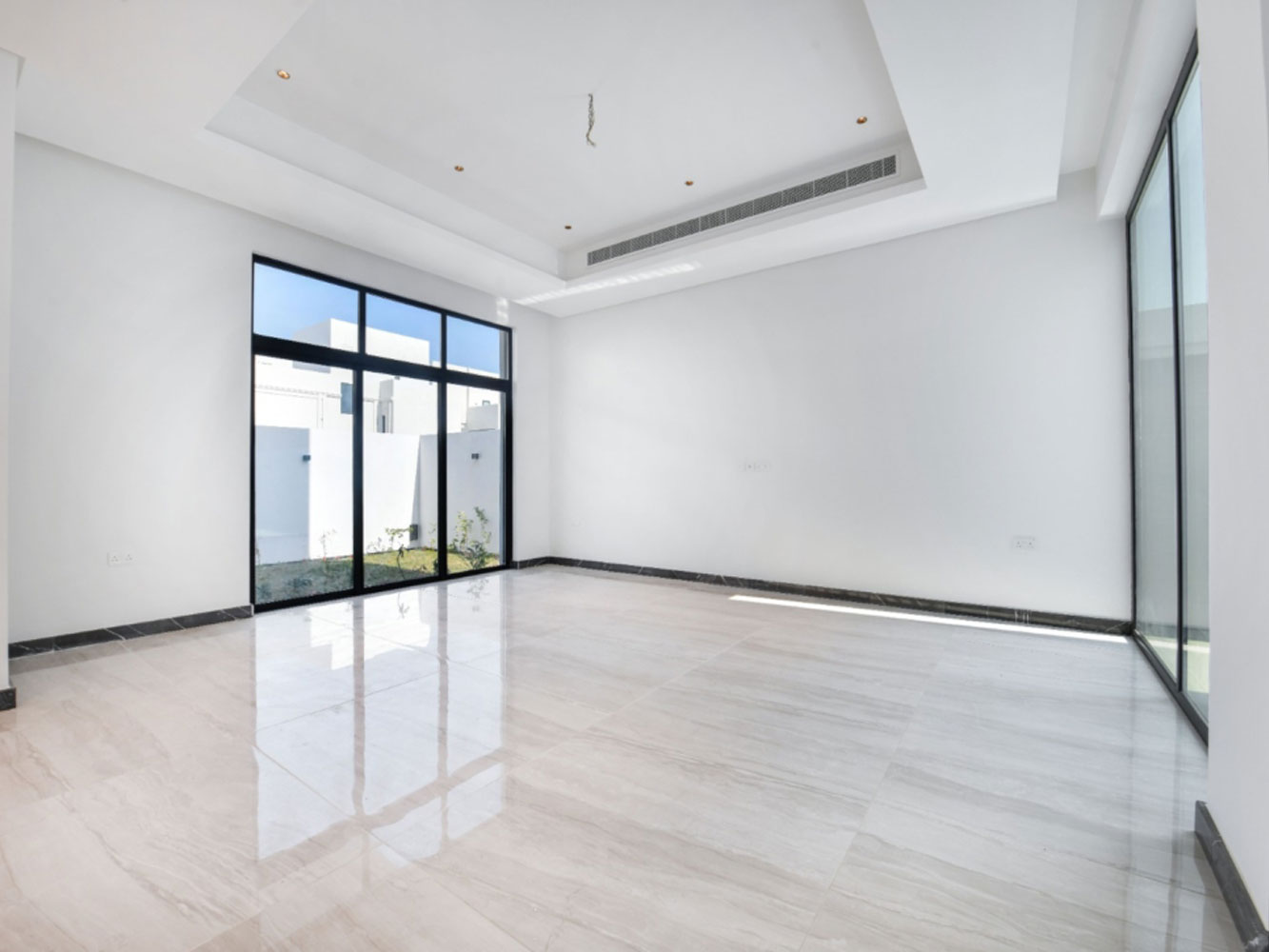 صورة فيلا للبيع في سار #6530 3