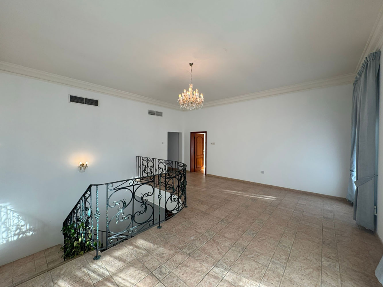 صورة فيلا للإيجار في الجنبية #6590 9