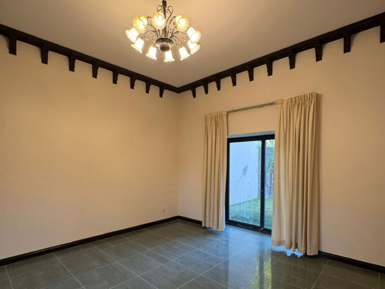 صورة فيلا للإيجار في الجنبية #6591 0