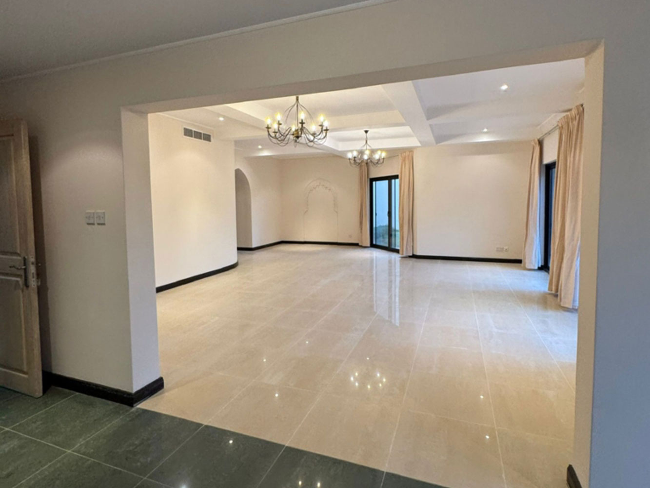 صورة فيلا للإيجار في الجنبية #6591 7