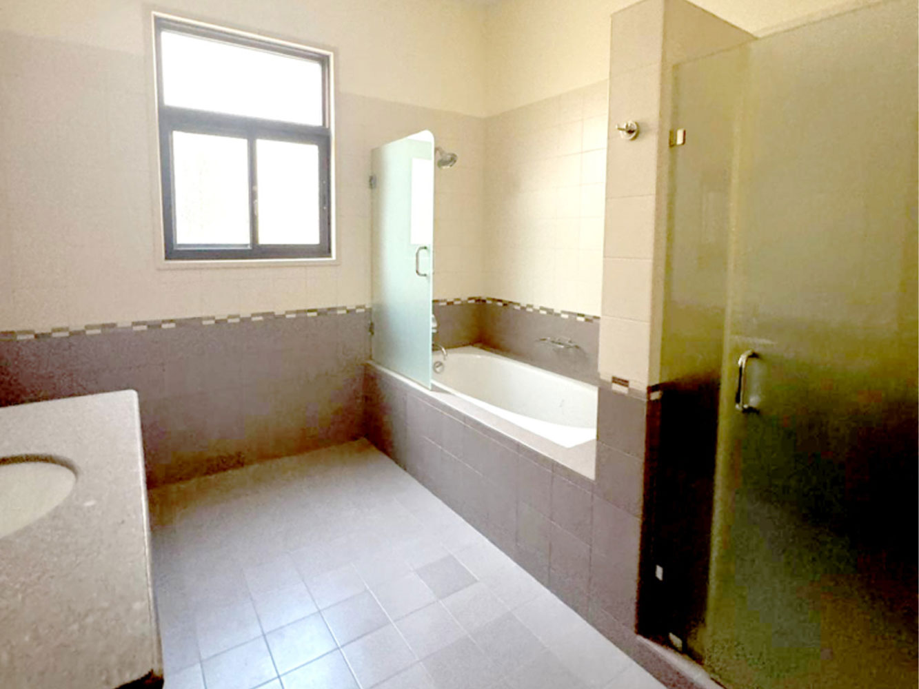 صورة فيلا للإيجار في الجنبية #6592 3