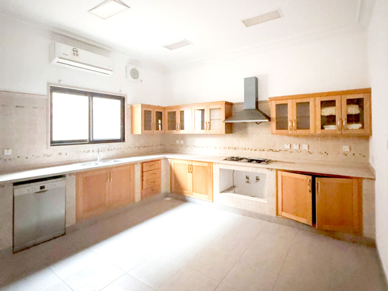 صورة فيلا للإيجار في الجنبية #6592 6