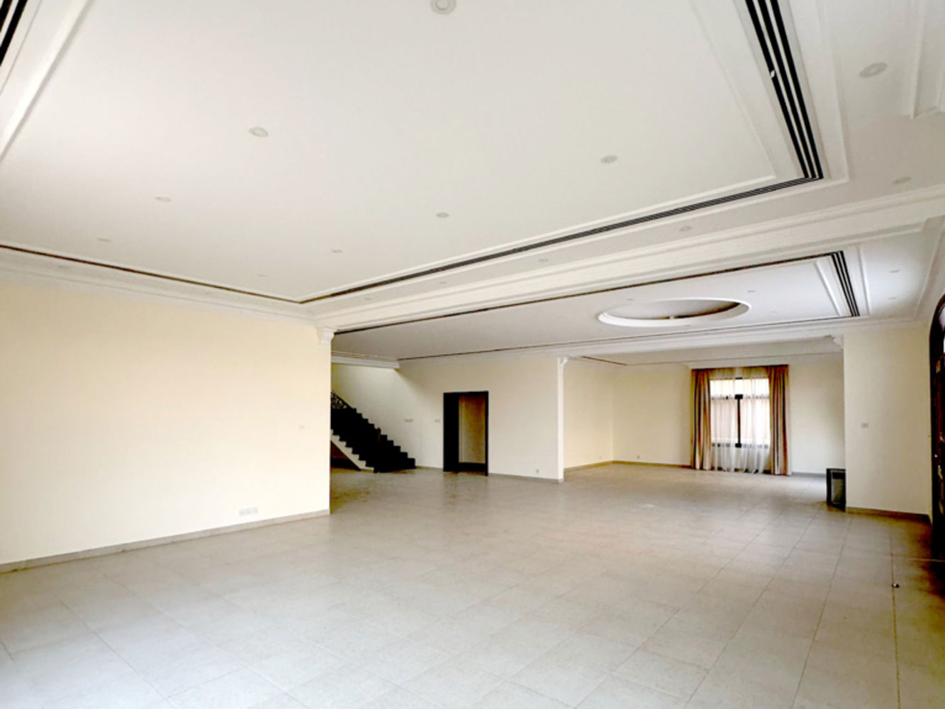 صورة فيلا للإيجار في الجنبية #6592 7