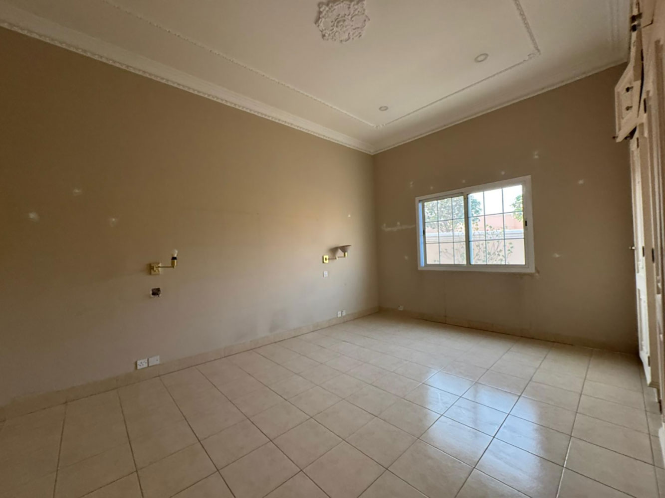 صورة فيلا للإيجار في الجنبية #6595 1